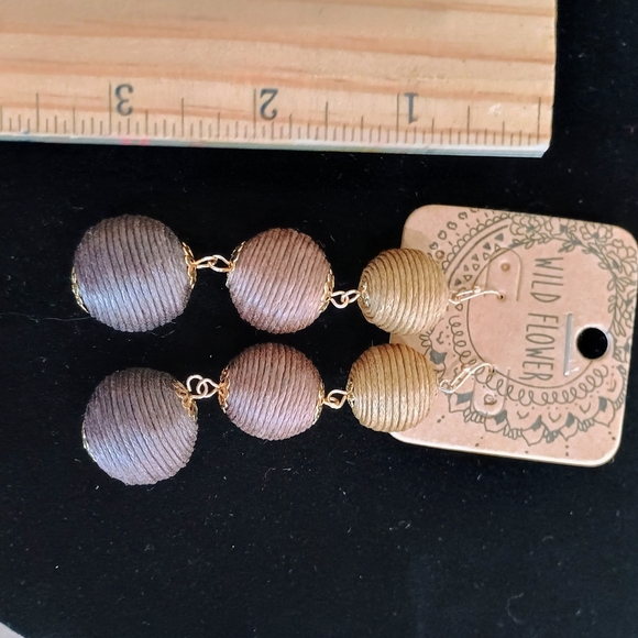 RESELLERS.....Brown and Beige  New Earrings - Picture 4 of 4